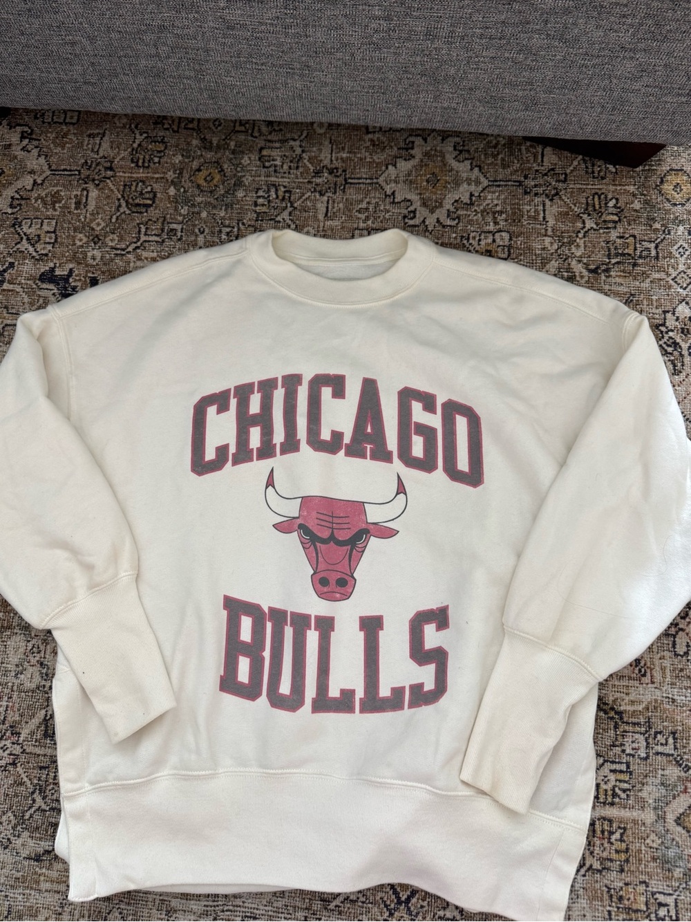 Abercrombie & Fitch Cream Crewneck Chicago Bulls